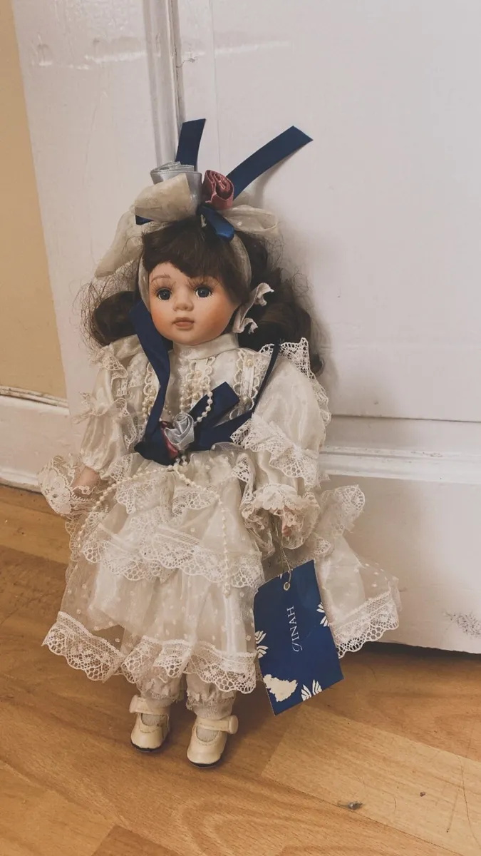 Selection of porcelain dolls - Image 2