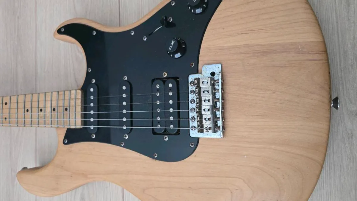 Yamaha Pacifica 412V Electric Guitar - Image 2