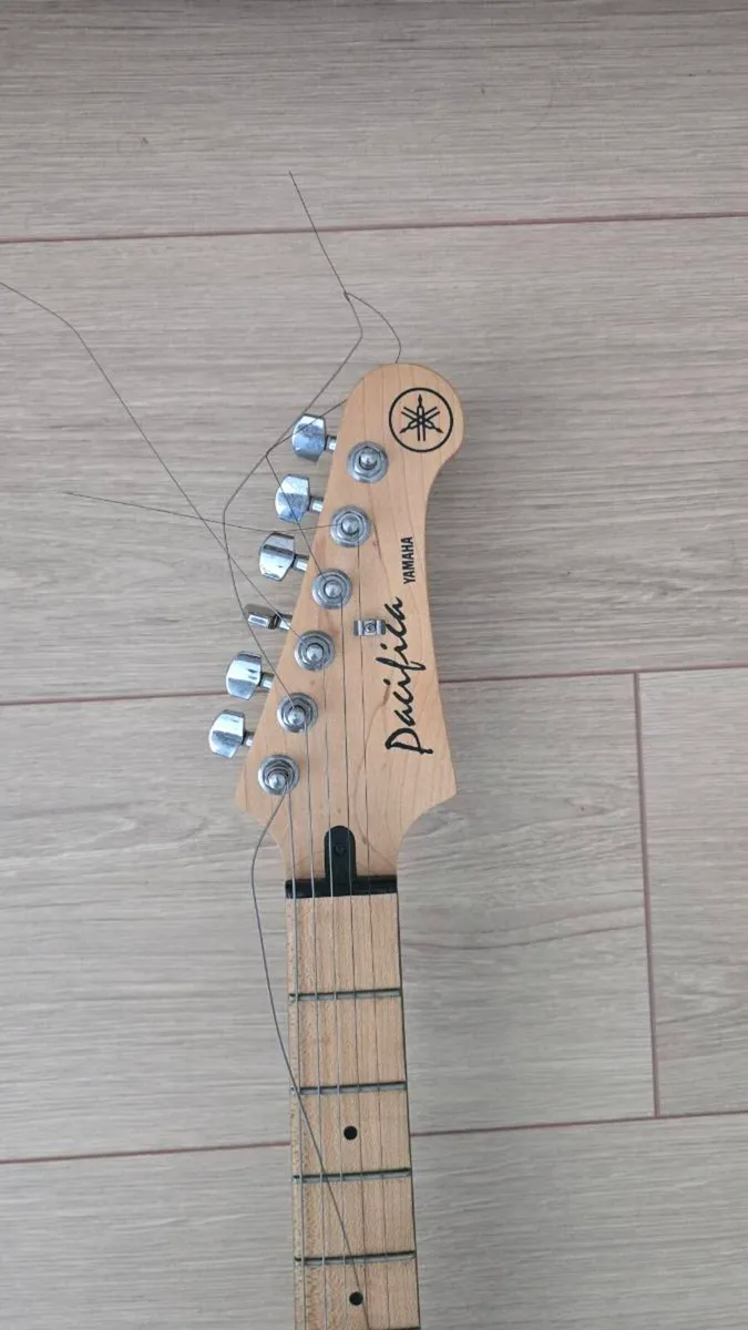 Yamaha Pacifica 412V Electric Guitar - Image 3