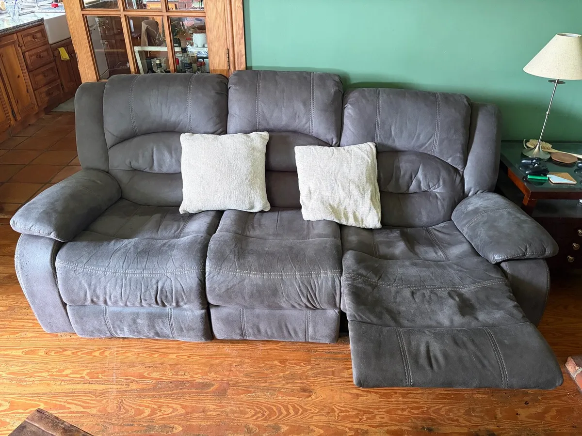 Sofa with recliners - Image 2