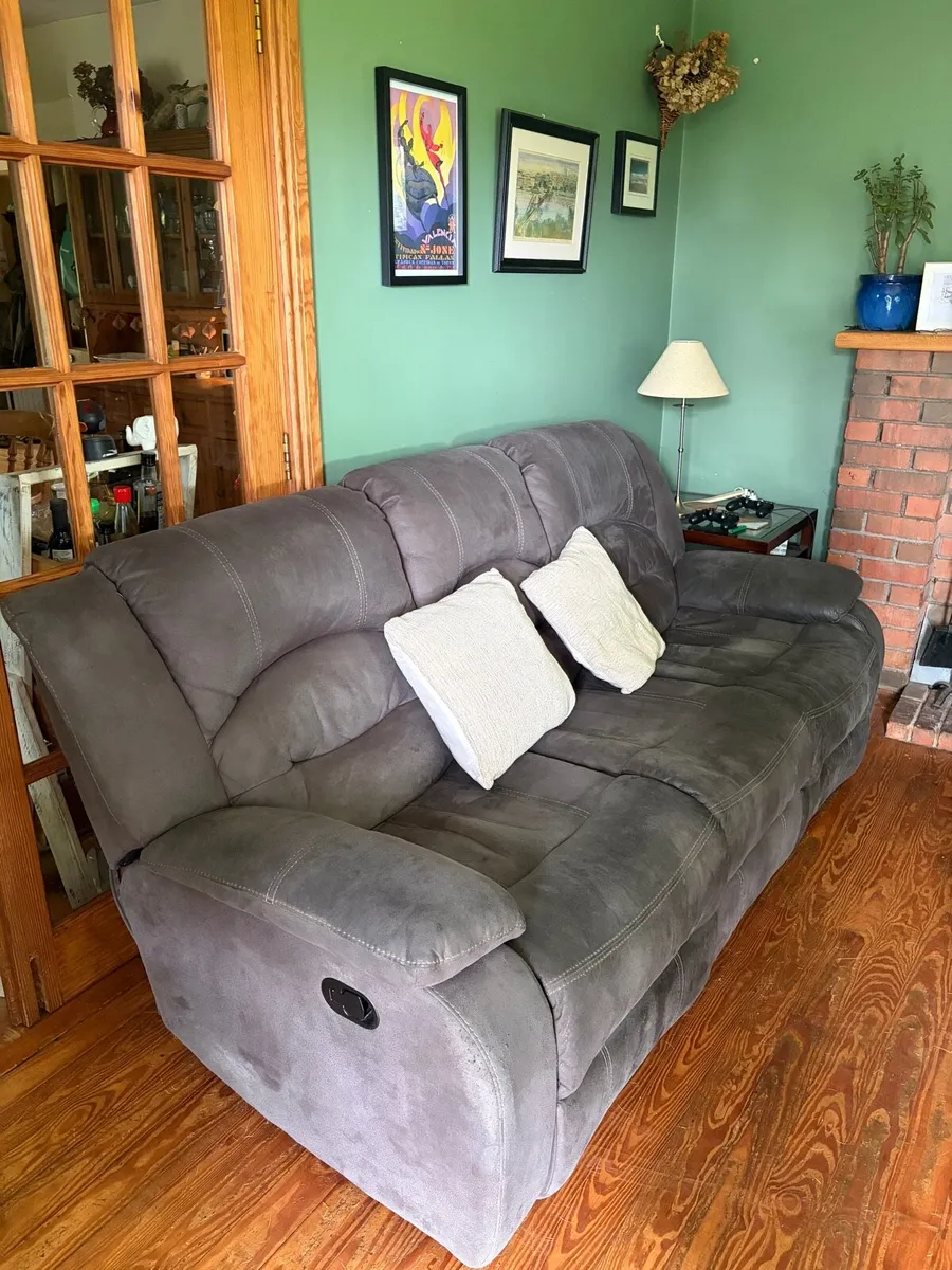 Sofa with recliners - Image 3