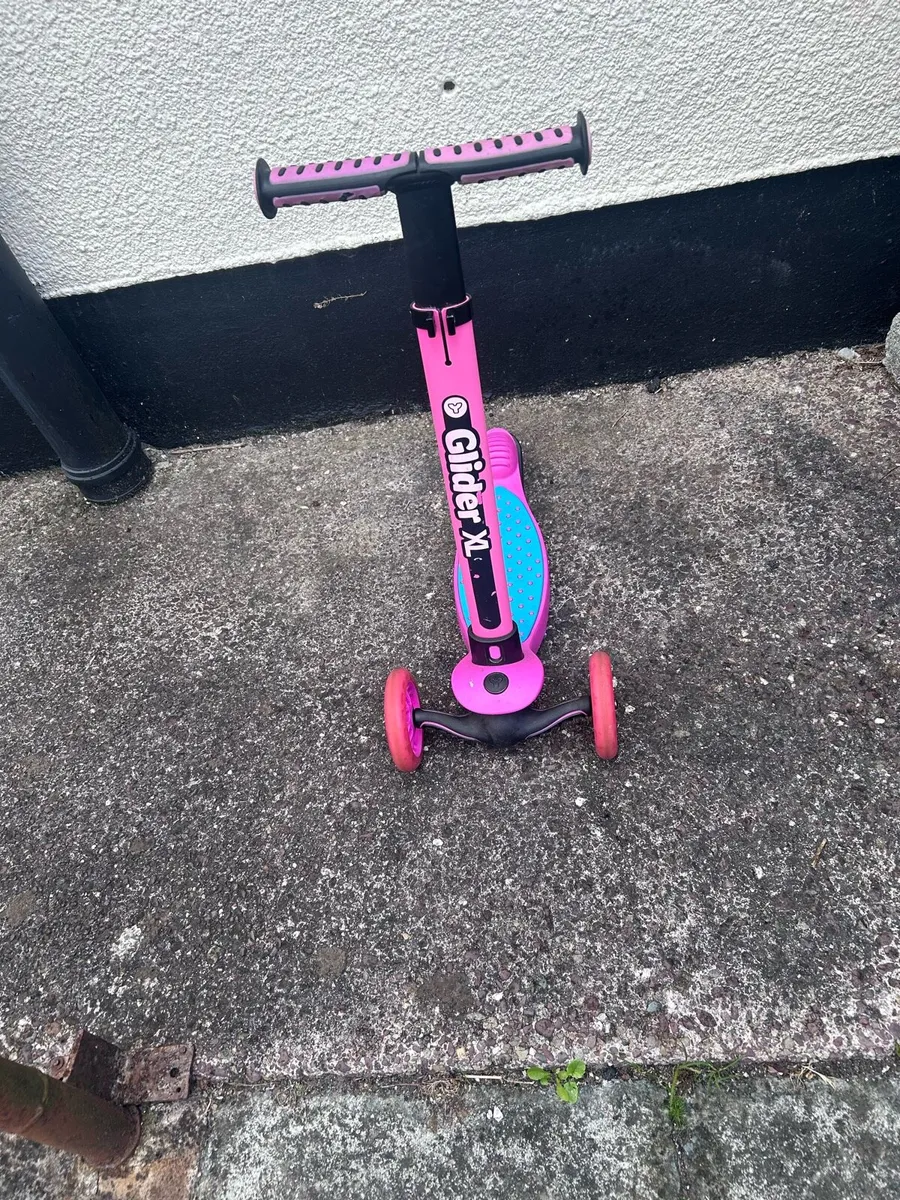 Child’s Scooter - Image 1