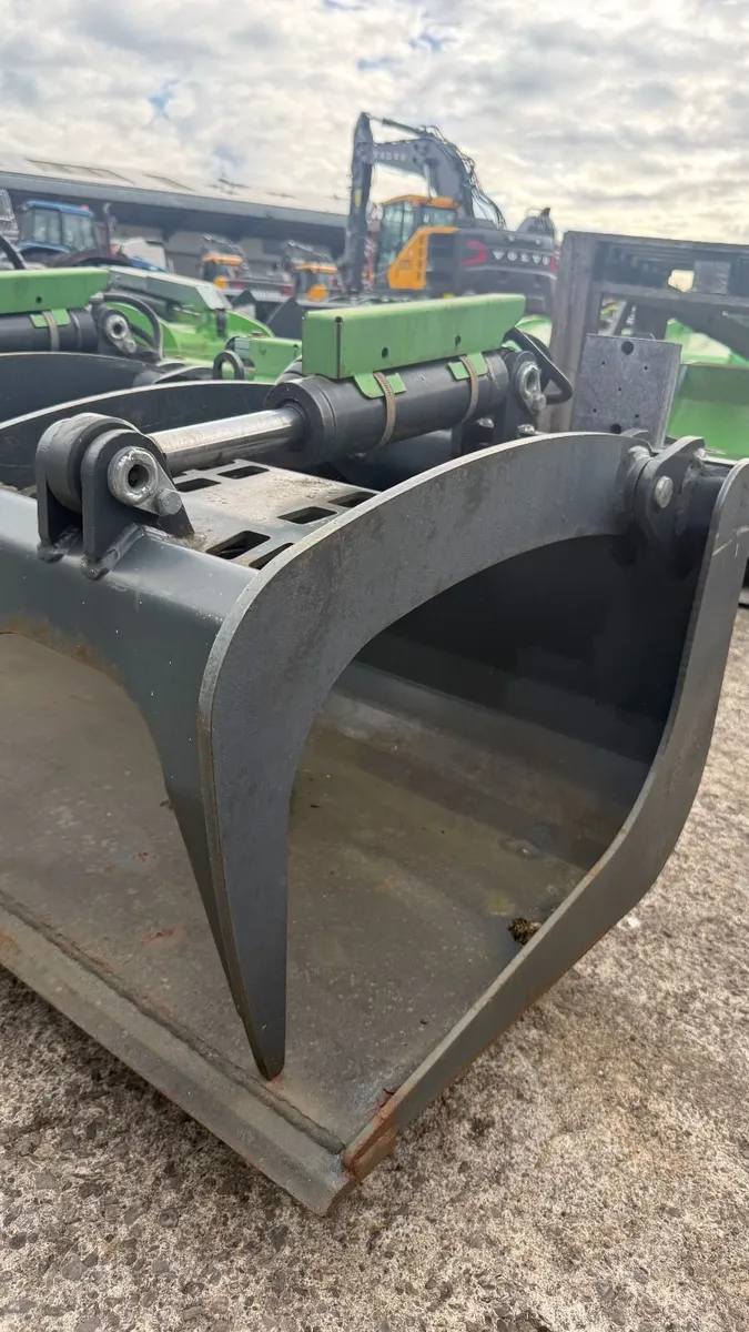 Avant Demolition Grapple Bucket - Unused - Image 2