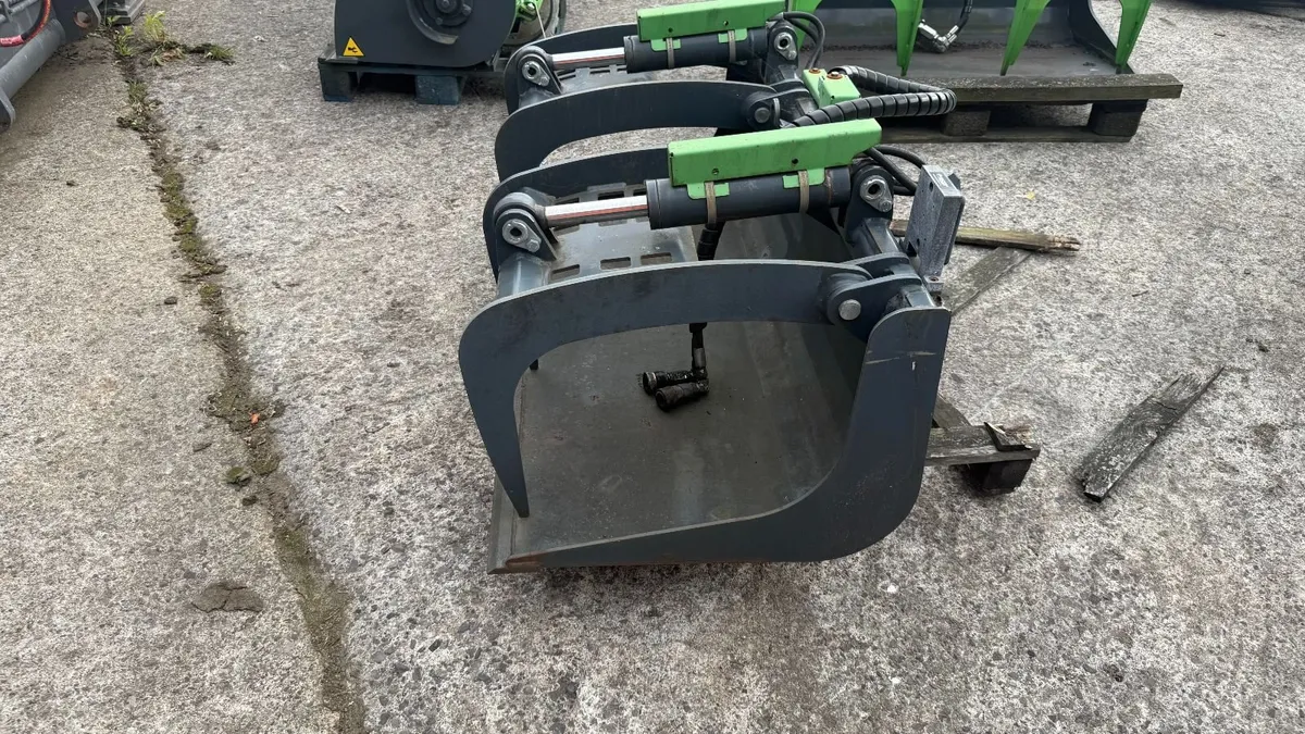 Avant Demolition Grapple Bucket - Unused - Image 4