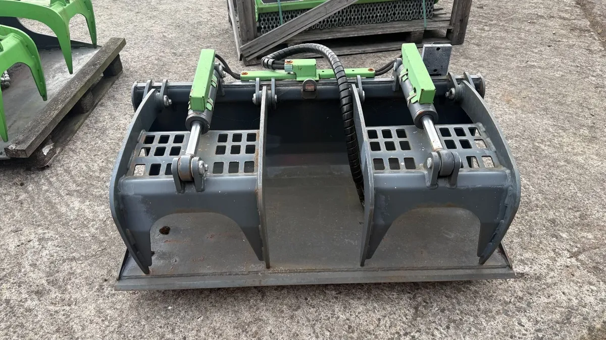 Avant Demolition Grapple Bucket - Unused - Image 1