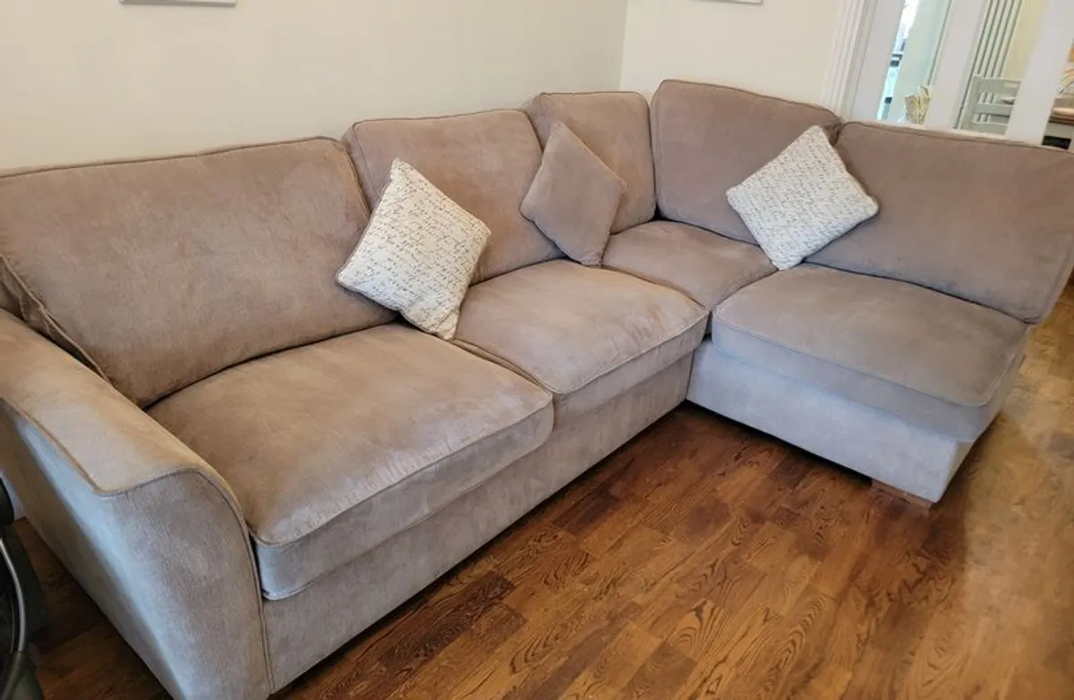 Corner Couch - Image 1