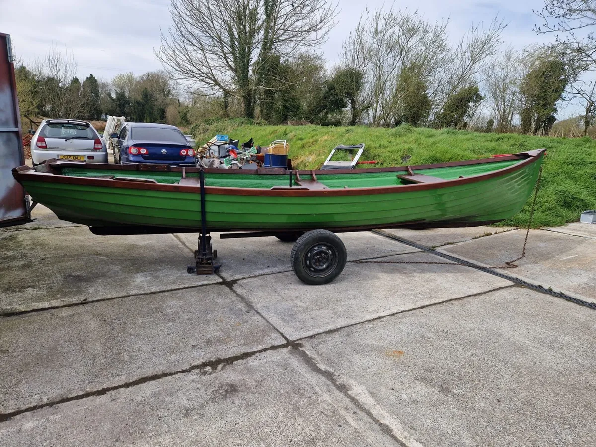 19ft Lake Boat - Image 2