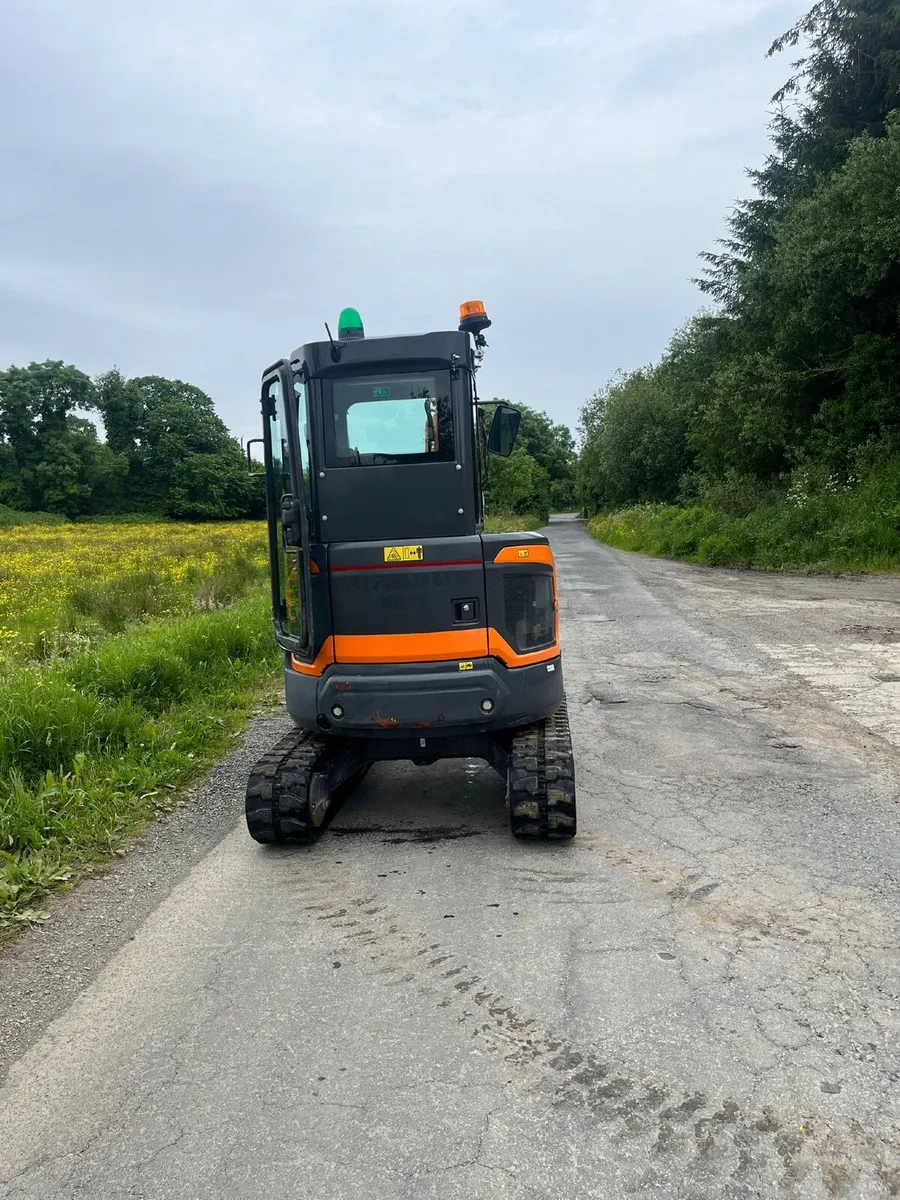 Doosan mini diggers - Image 1