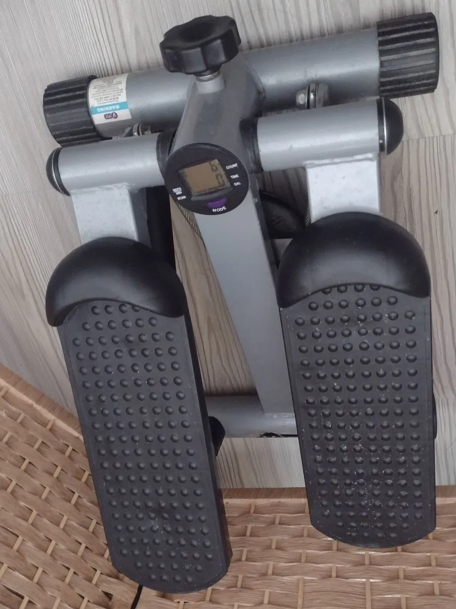 New  V-Fit mini exercise stepper - Image 1