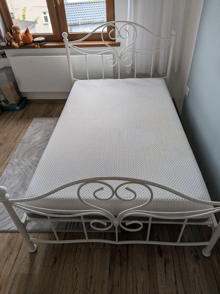Bed - Image 1