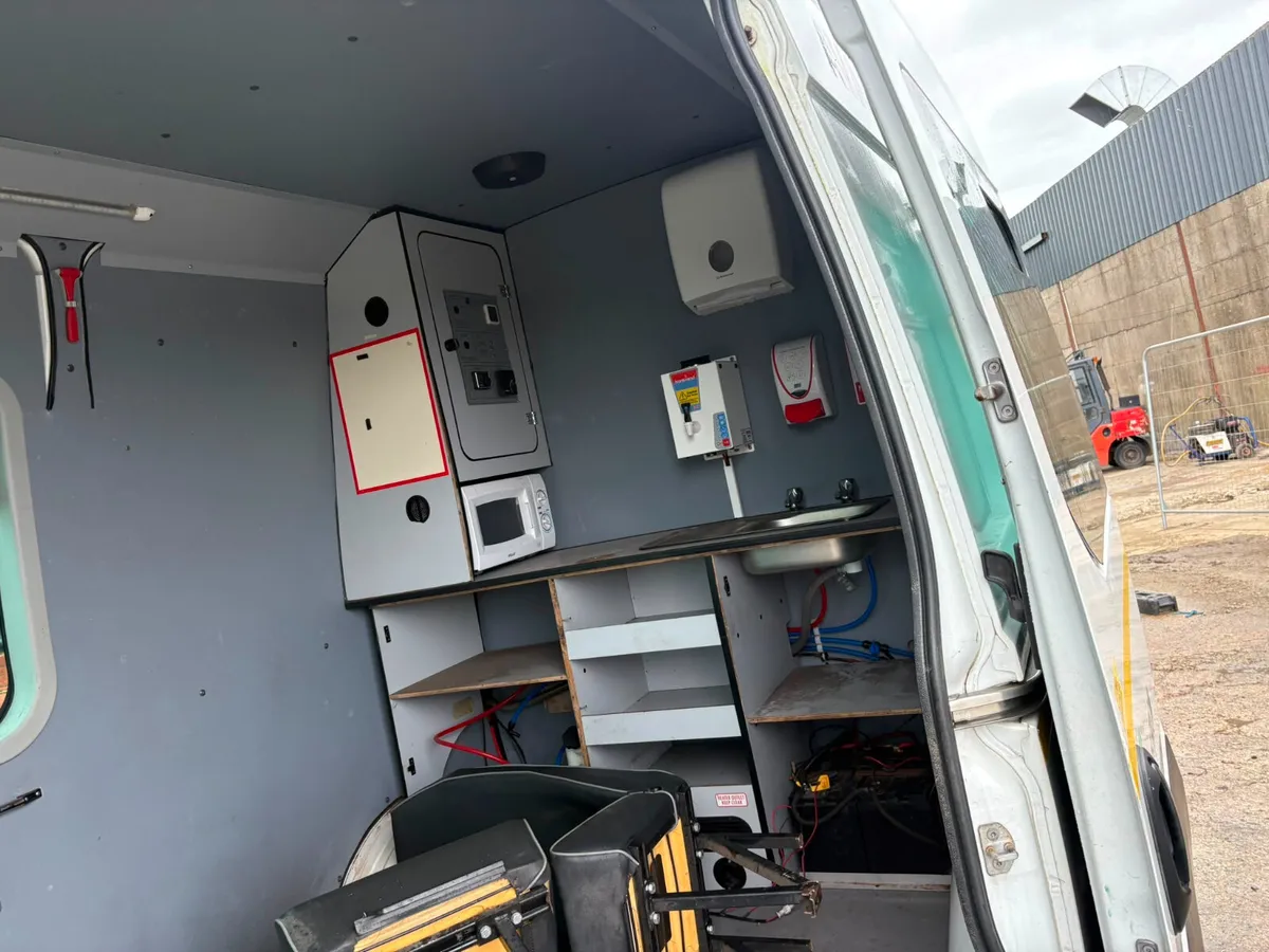 2016 Iveco Daily Welfare Van - Image 3