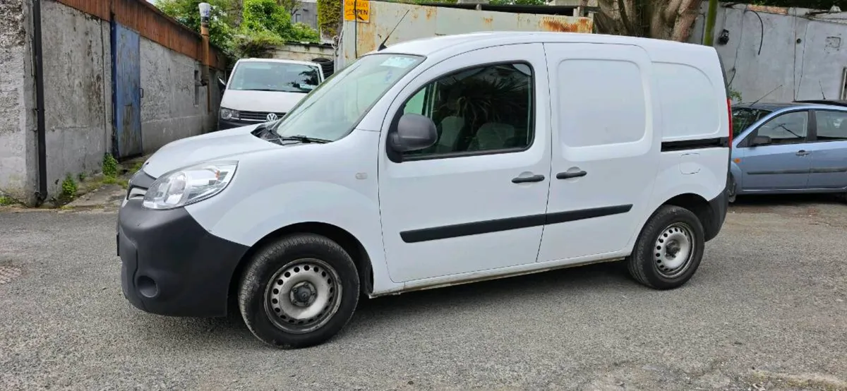 2019 Kangoo Low Mileage - Image 2