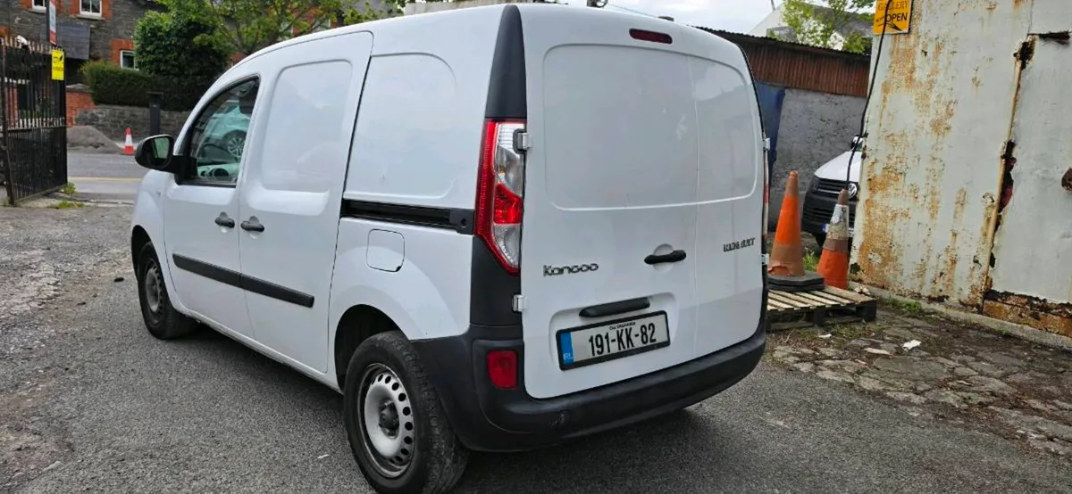 2019 Kangoo Low Mileage - Image 3