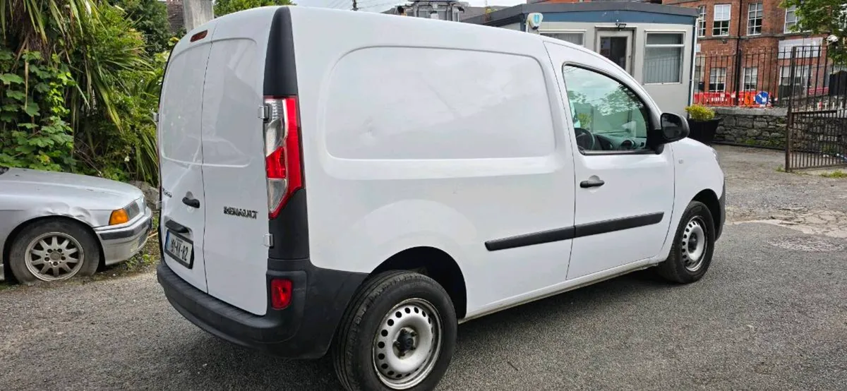 2019 Kangoo Low Mileage - Image 4
