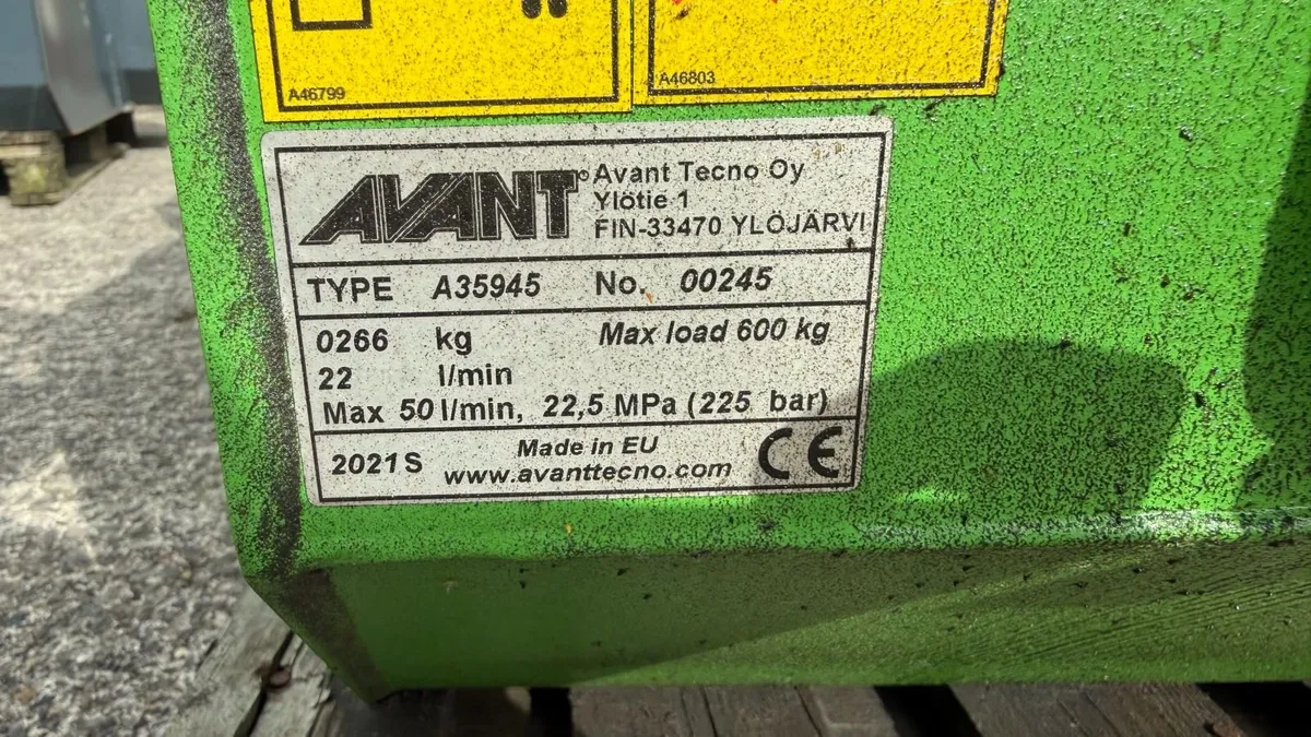 Avant Bucket broom 1100mm - Unused - Image 4