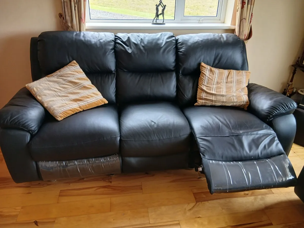 Suite of furniture - Image 2