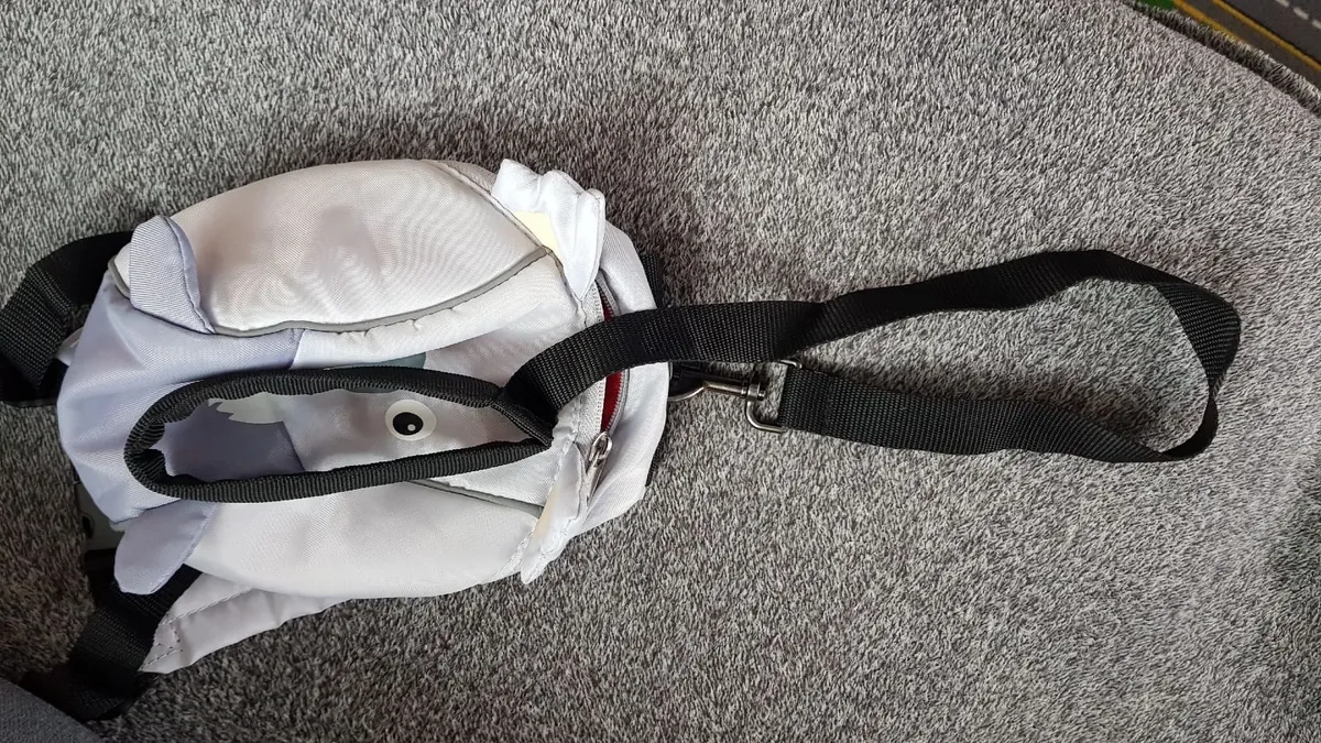 Toddler backpack with rein BRAND NEW - Image 4