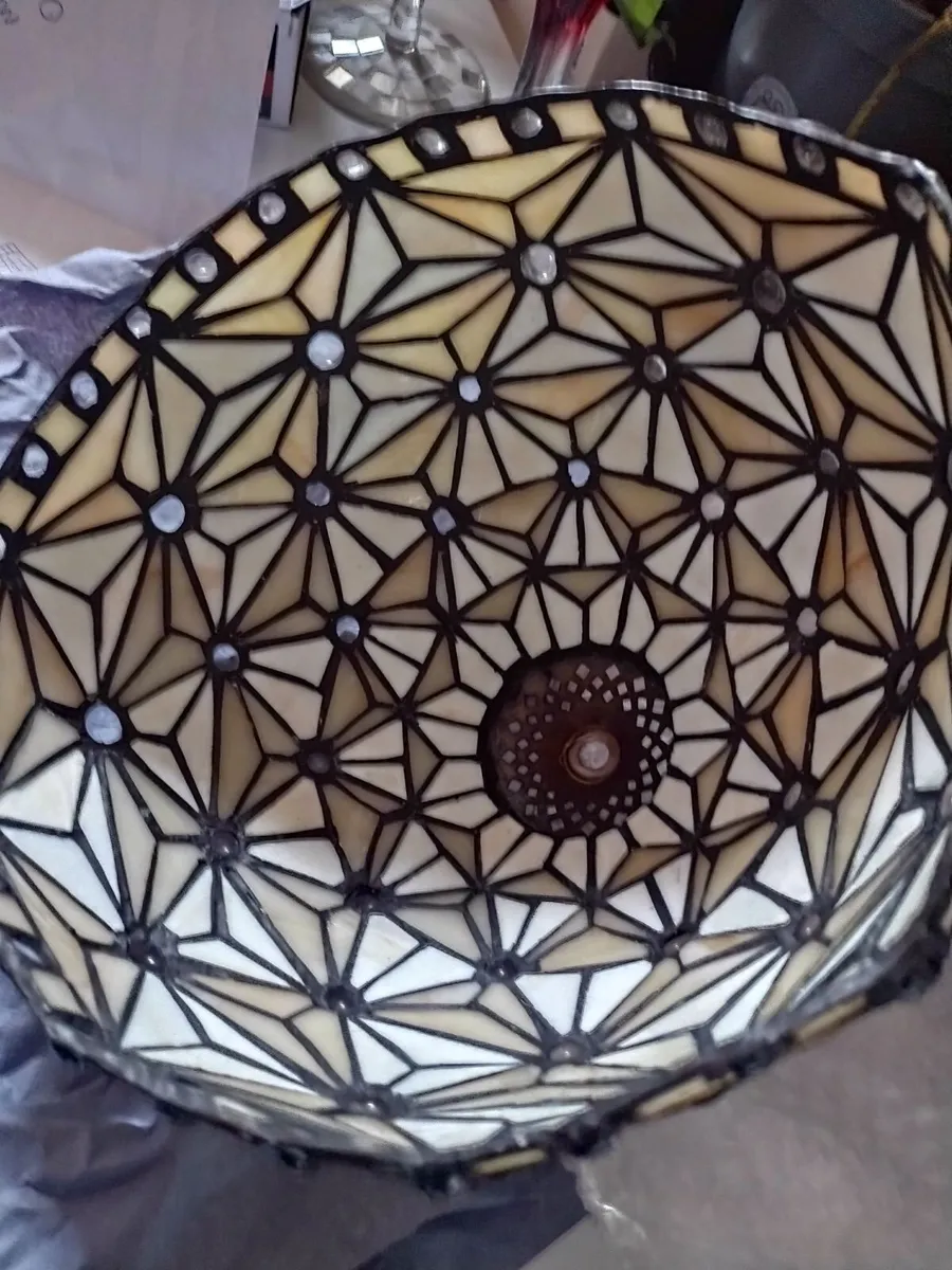 Beautiful Tiffany Lamp shade perfect condition - Image 2