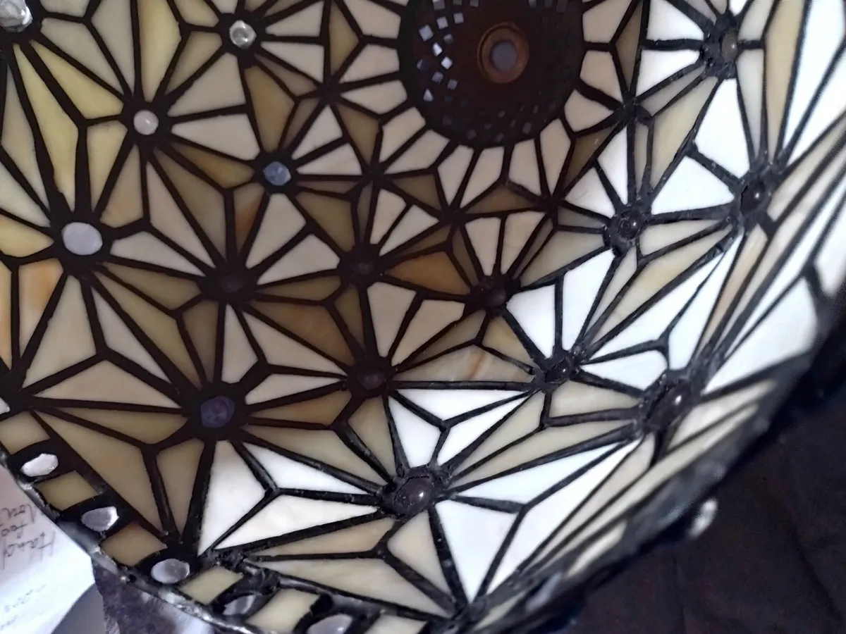 Beautiful Tiffany Lamp shade perfect condition - Image 1