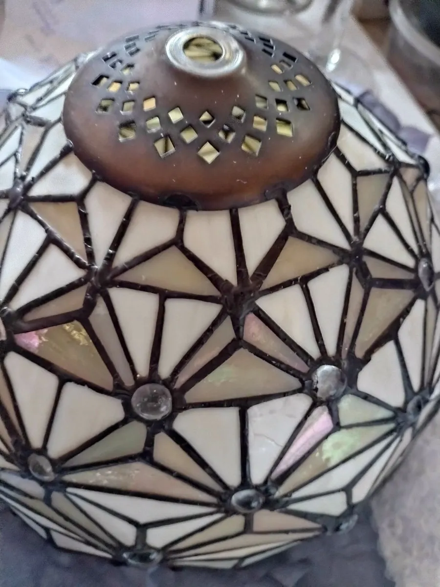 Beautiful Tiffany Lamp shade perfect condition - Image 4