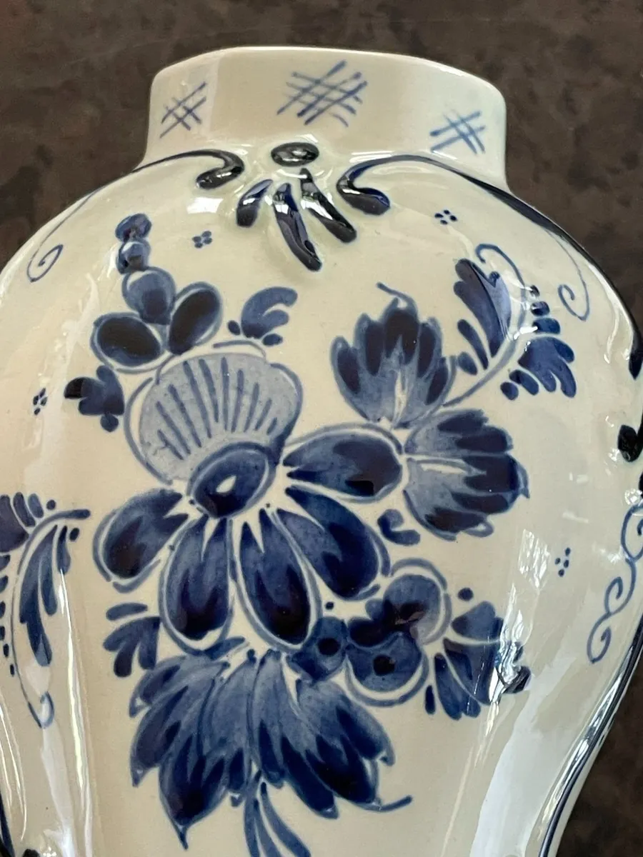 Hand-painted Delft vase made in Holland. - Image 4