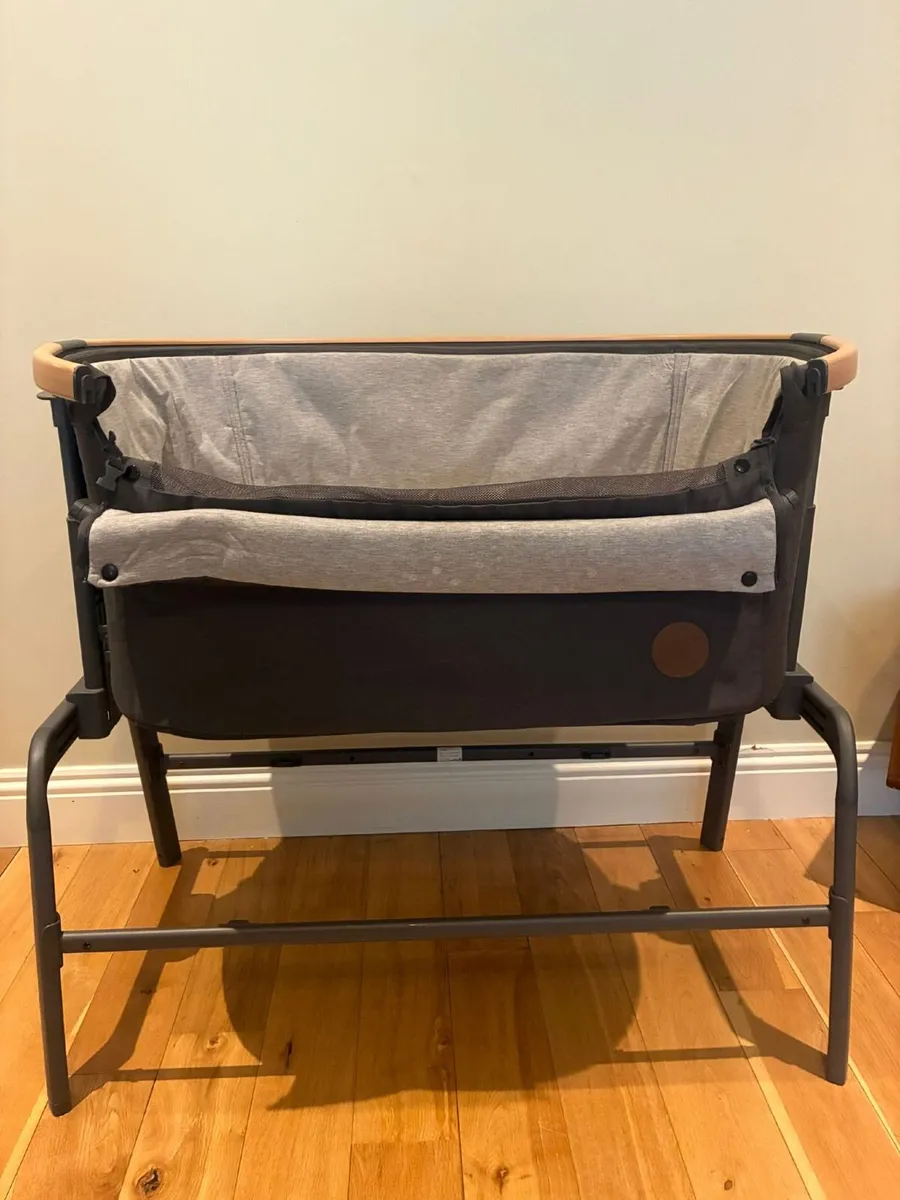 Maxi Cosy Co-sleeper Crib - Image 1