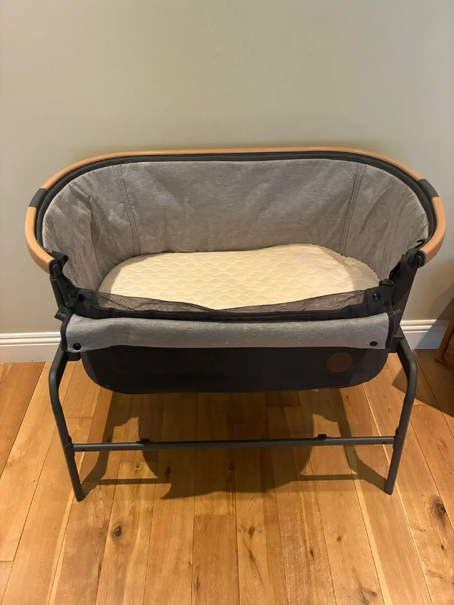Maxi Cosy Co-sleeper Crib - Image 2