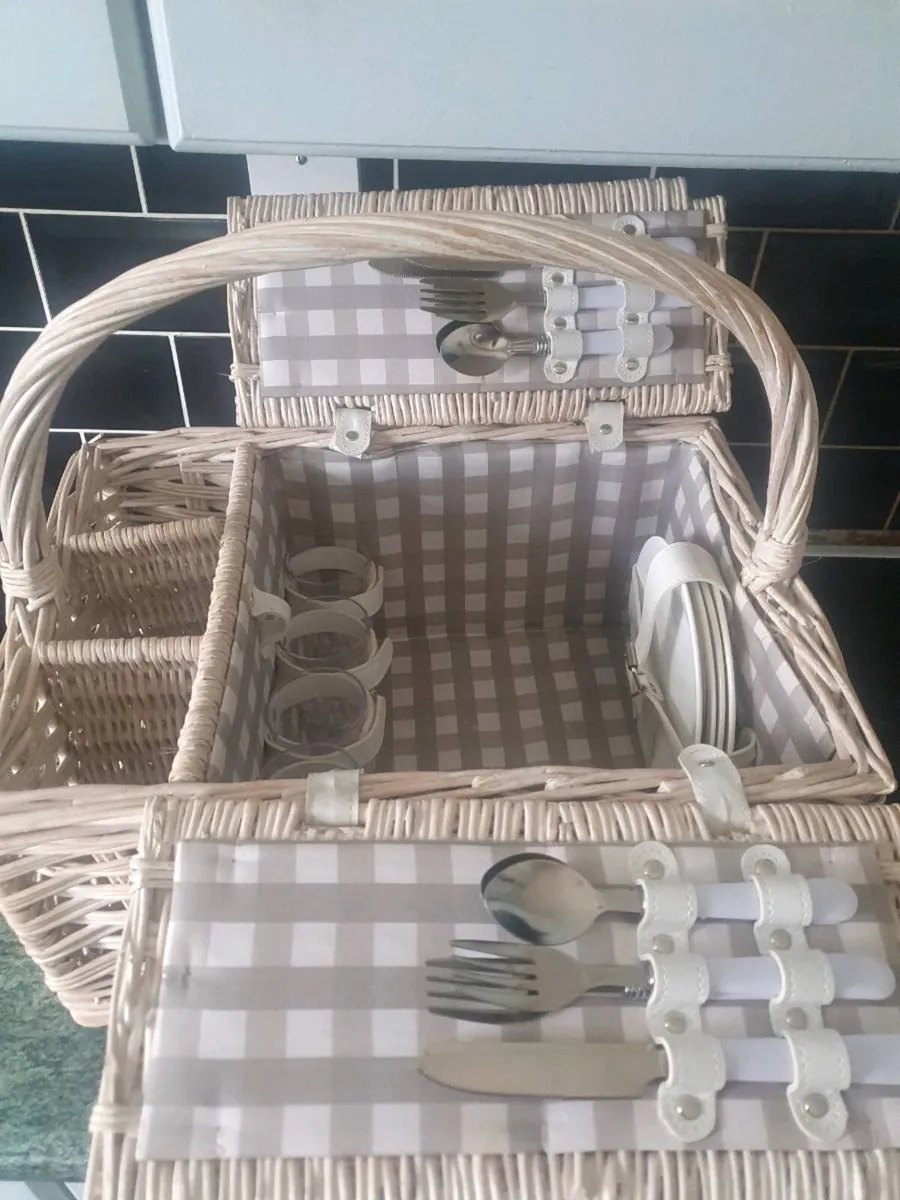 Picnic Basket - Image 1