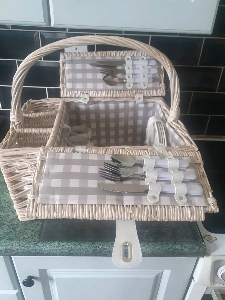 Picnic Basket - Image 2