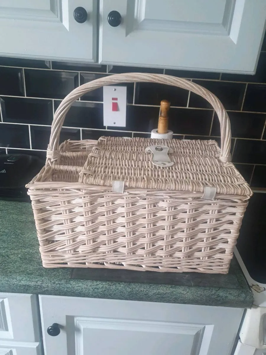 Picnic Basket - Image 3