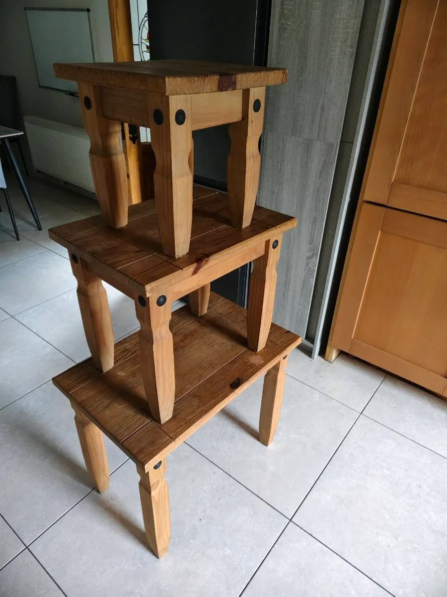 Pile of stools/coffee table - Image 3