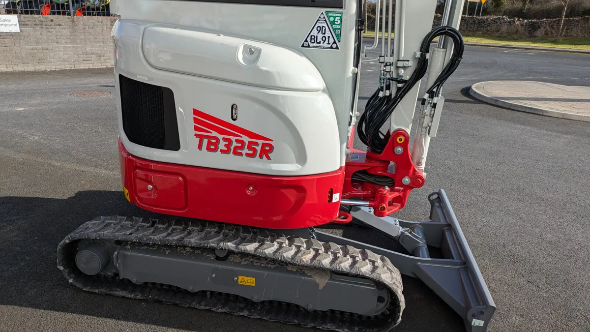 New Takeuchi TB325R - Image 4