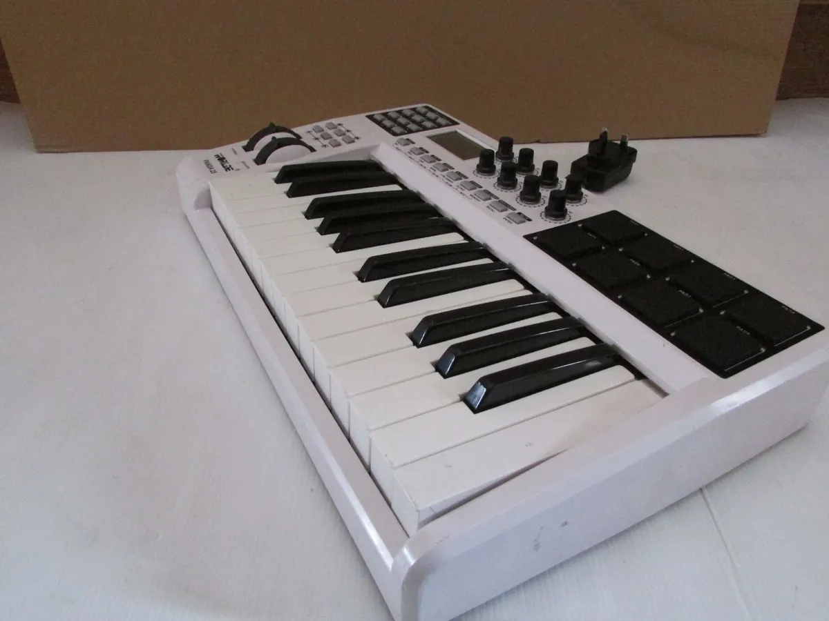 panda 25 Midi Controller - Image 3