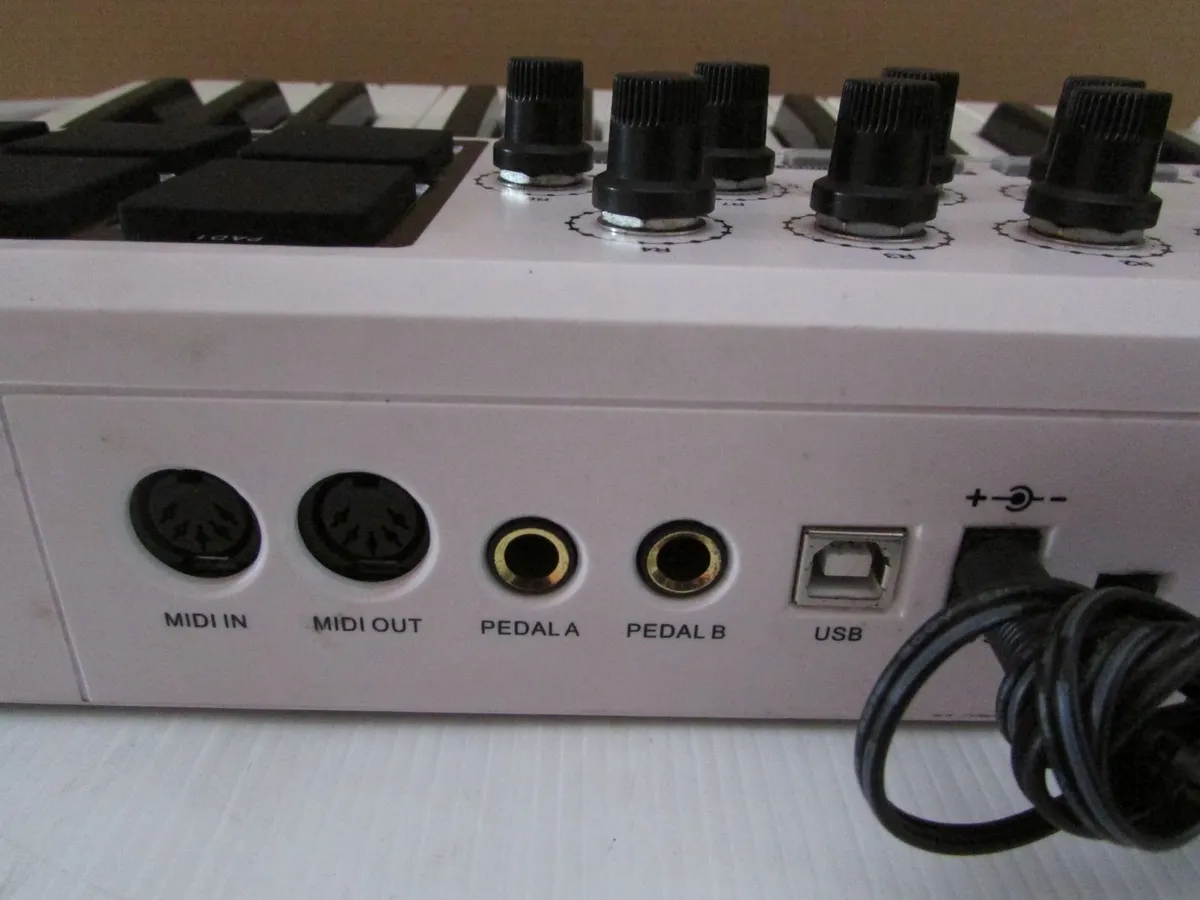 panda 25 Midi Controller - Image 4