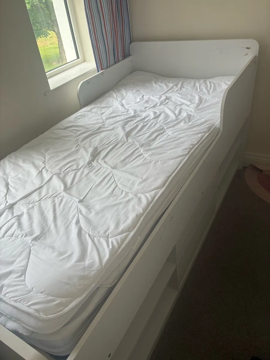 Single bed - Image 2