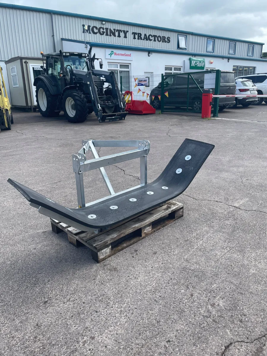 New Fleming Yard Scraper - Image 1
