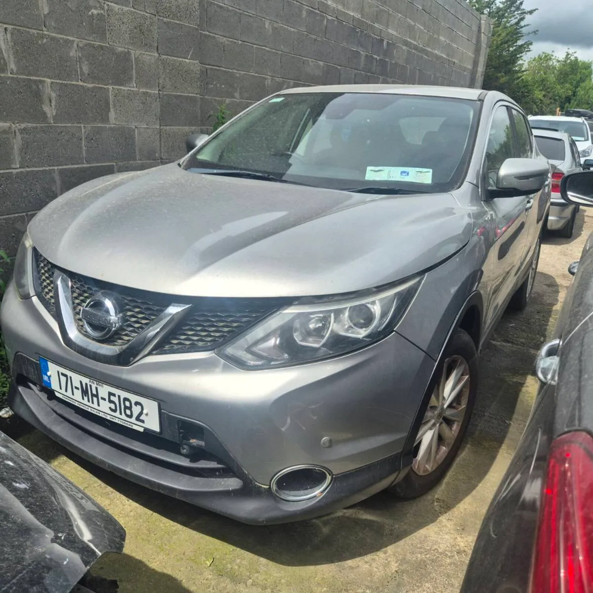 17 Nissan qashqai 1.2 petrol - Image 1