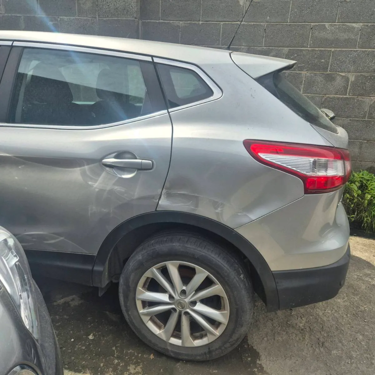 17 Nissan qashqai 1.2 petrol - Image 2