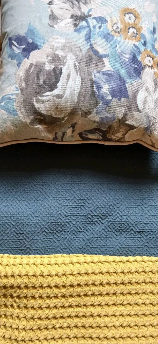 Throws and cushions - Image 2