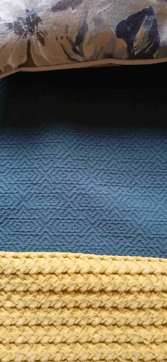 Throws and cushions - Image 4