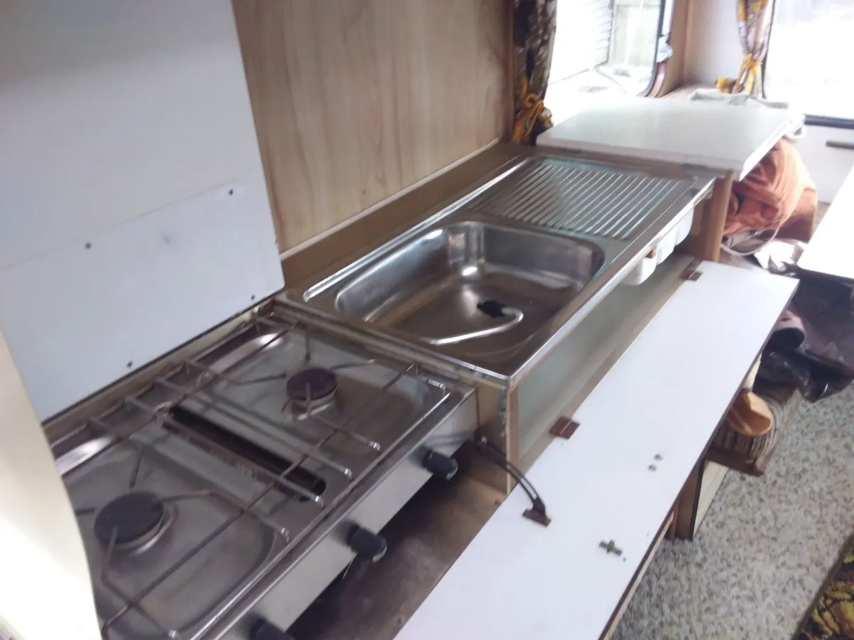 Vintage caravan - Image 3
