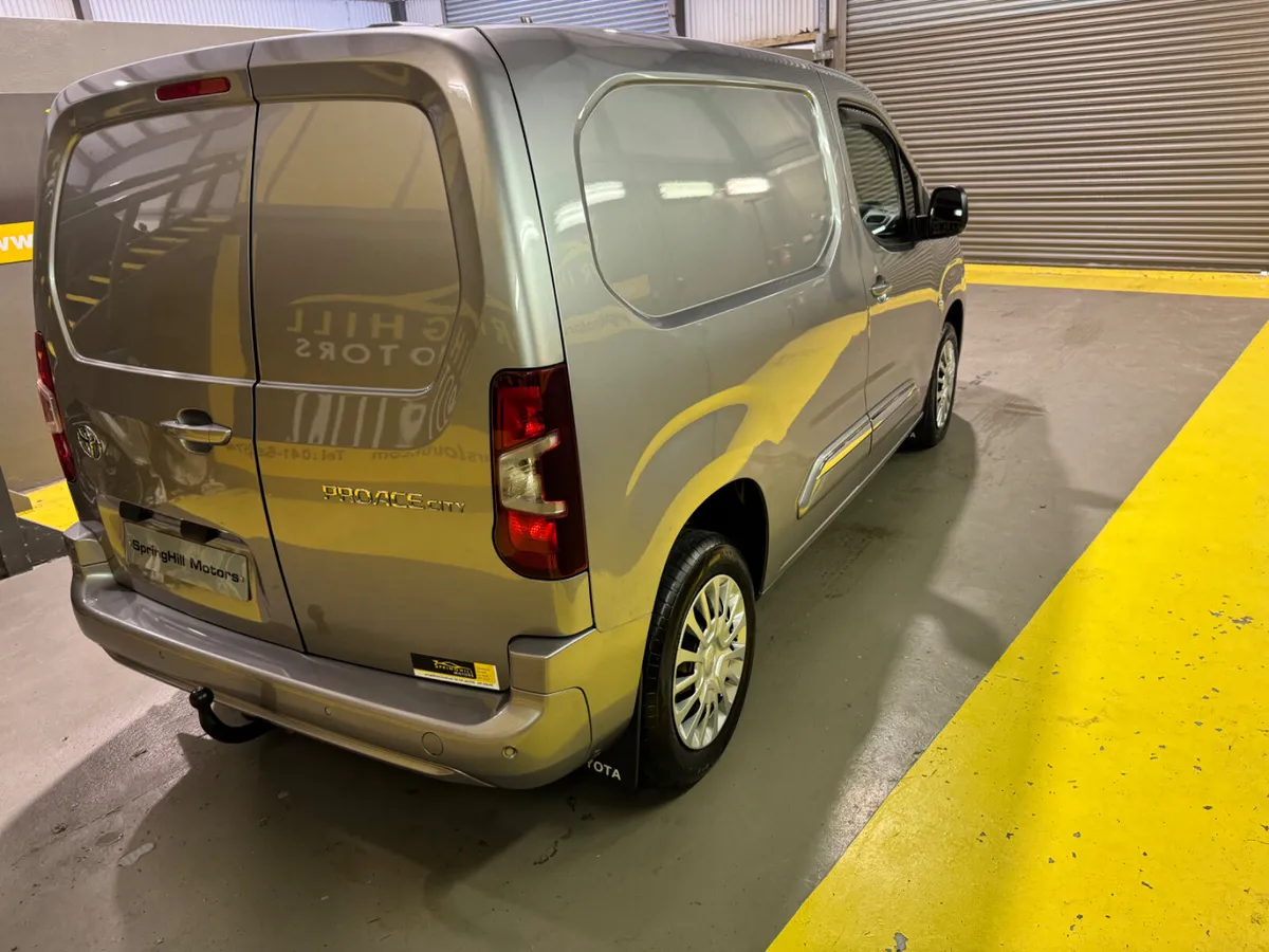 2025 Toyota Proace City GX 1.5 HDI 3 Seats NO VAT - Image 4