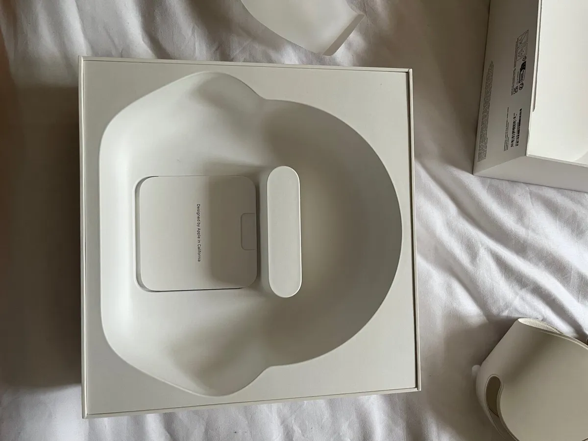 Airpods Max Starlight 2024 - Image 4