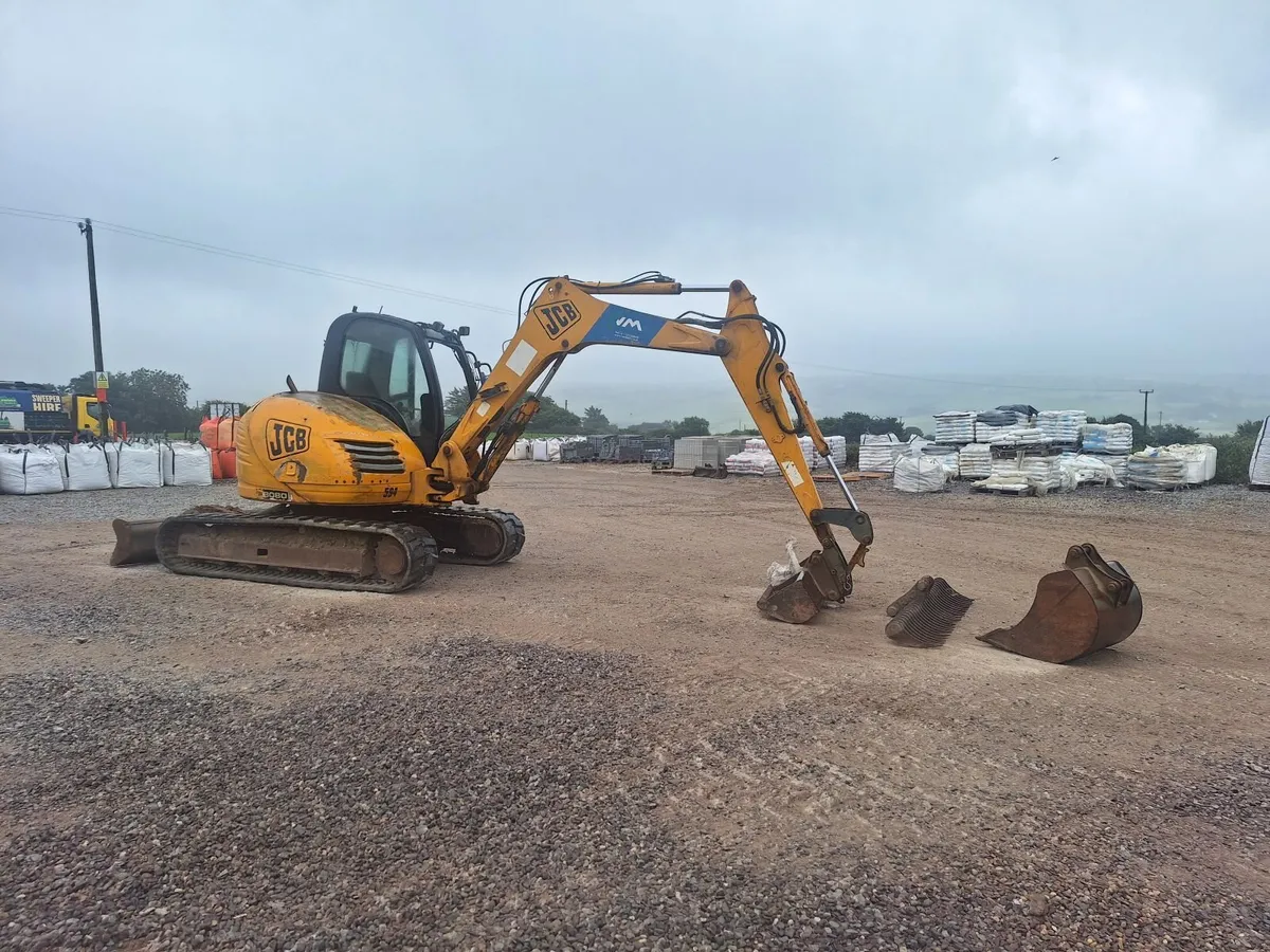 JCB 8 Ton digger - Image 1