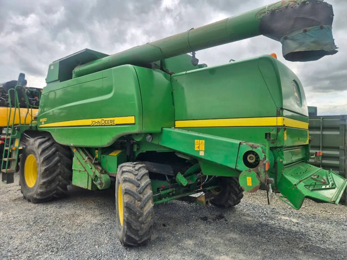 2007 John Deere W650 combine - Image 2