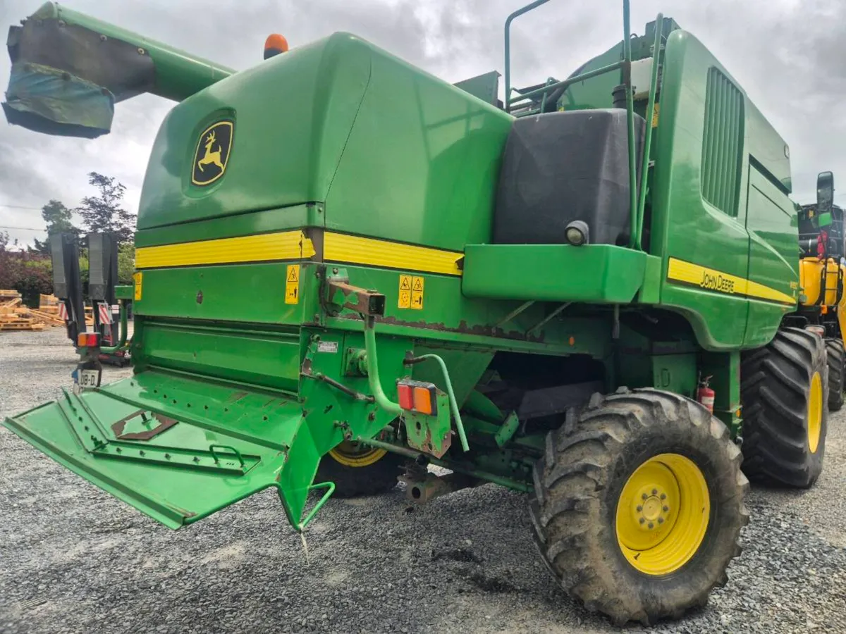 2007 John Deere W650 combine - Image 4