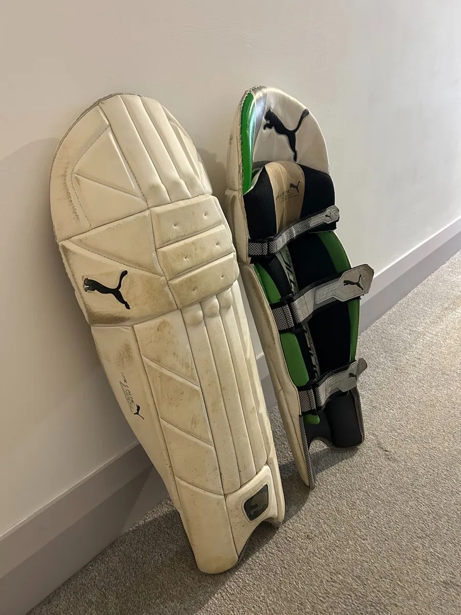 Left-Handed Cricket Equipment Bundle - Image 2