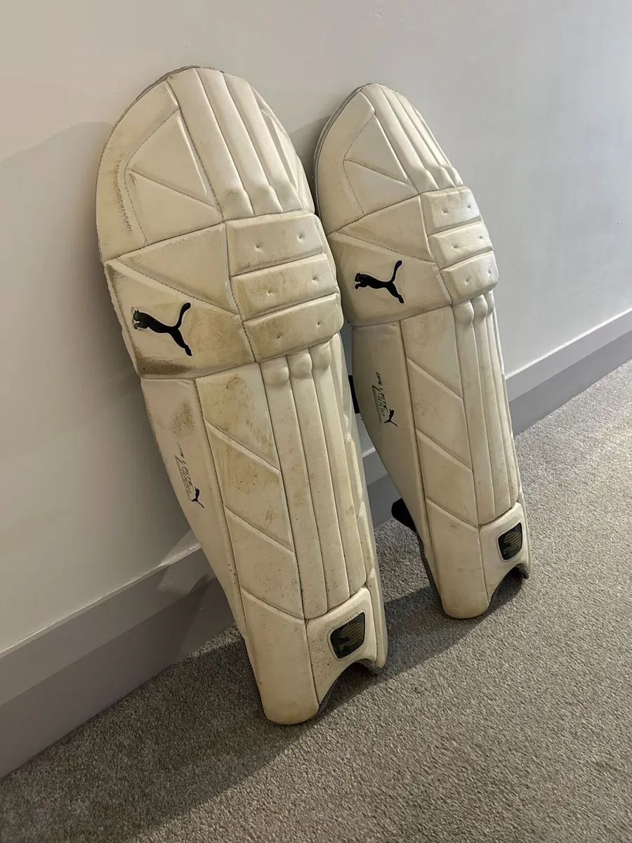 Left-Handed Cricket Equipment Bundle - Image 1