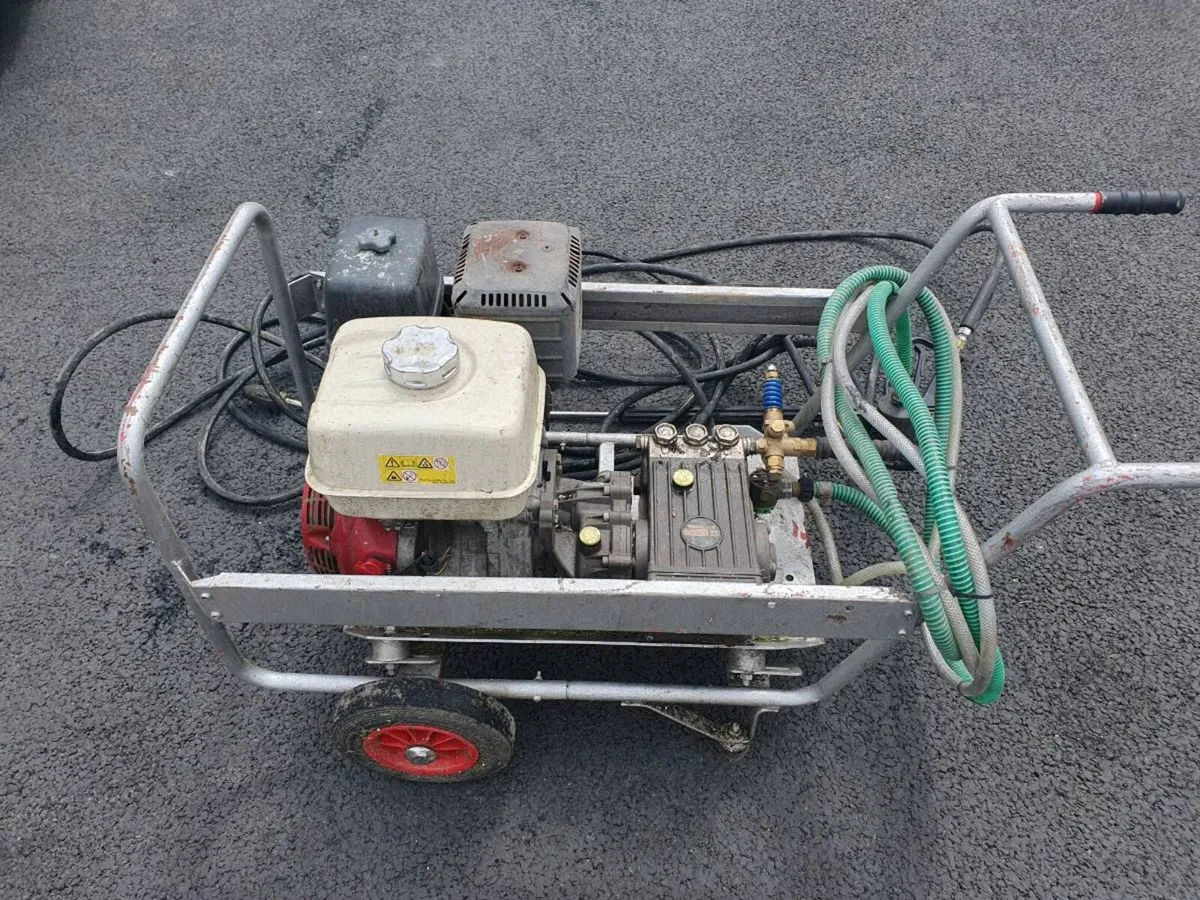 Honda Power washer gx 390 intr pump 💪 works nicel - Image 3