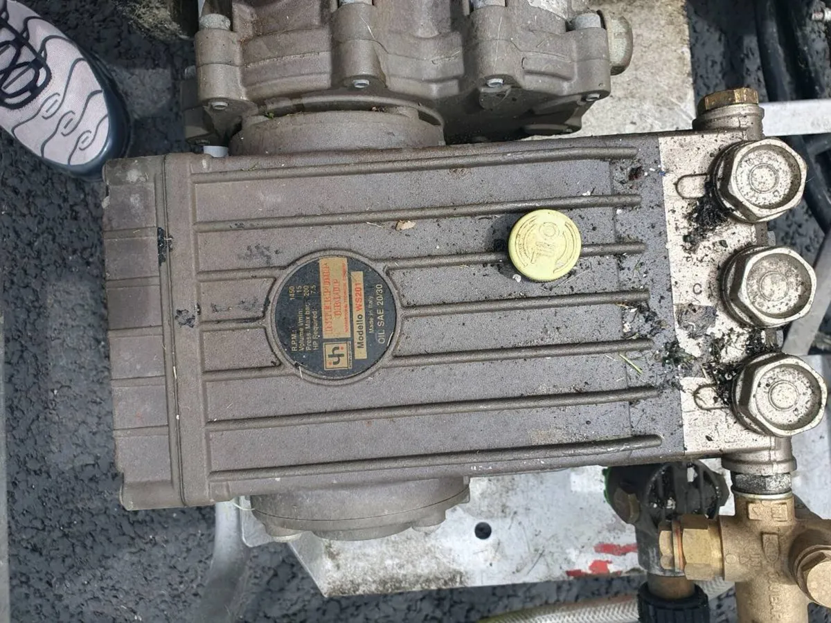 Honda Power washer gx 390 intr pump 💪 works nicel - Image 4